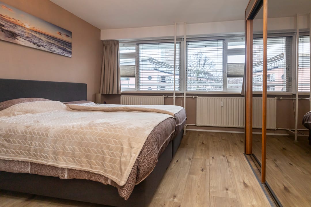 Bright 3-Room Apartment with Southwest Balcony Near the Beach — 31