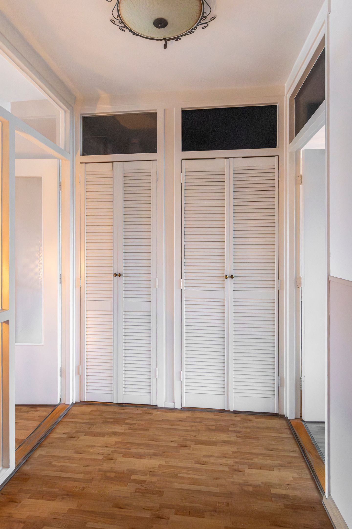 Bright 3-Room Apartment with Southwest Balcony Near the Beach — 40
