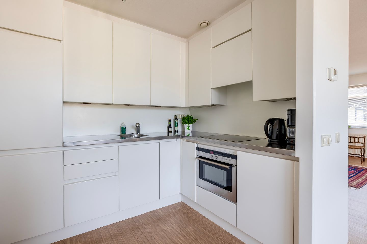 Bright Corner Apartment with Panoramic City and Dom Tower Views in Central Utrecht — 19