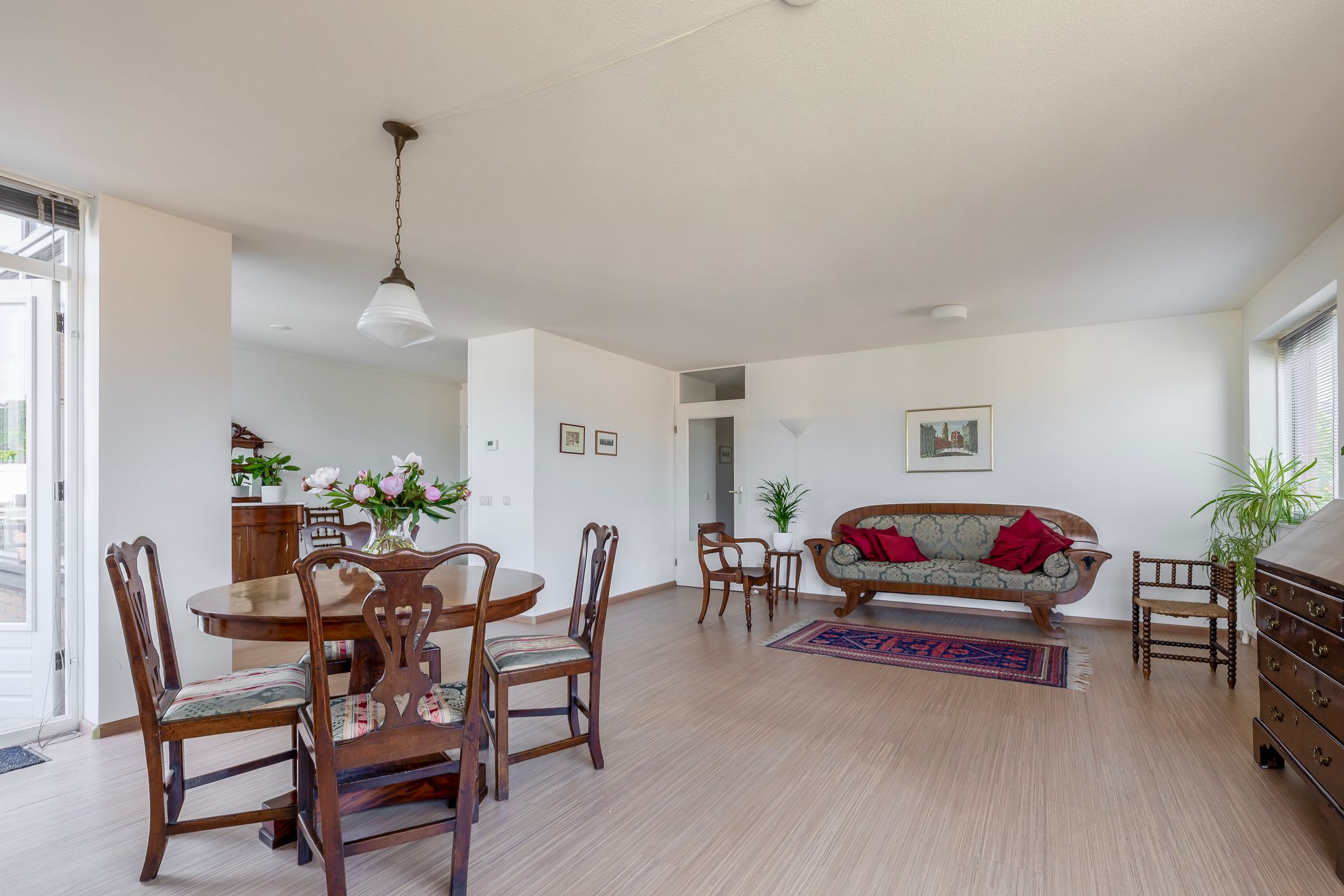 Bright Corner Apartment with Panoramic City and Dom Tower Views in Central Utrecht — 15