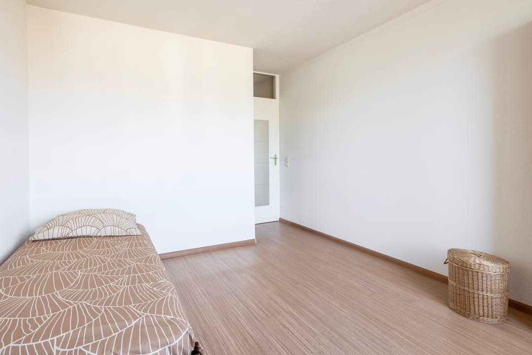 Bright Corner Apartment with Panoramic City and Dom Tower Views in Central Utrecht — 26