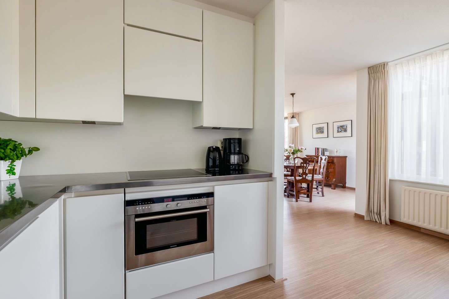 Bright Corner Apartment with Panoramic City and Dom Tower Views in Central Utrecht — 20