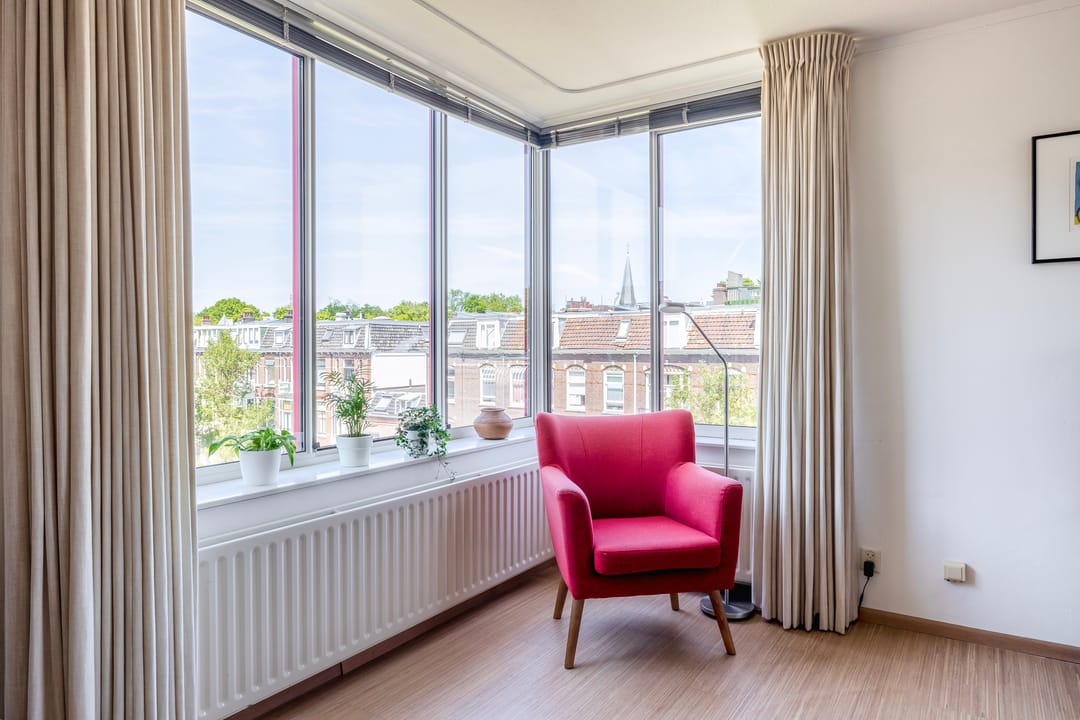 Bright Corner Apartment with Panoramic City and Dom Tower Views in Central Utrecht — 17