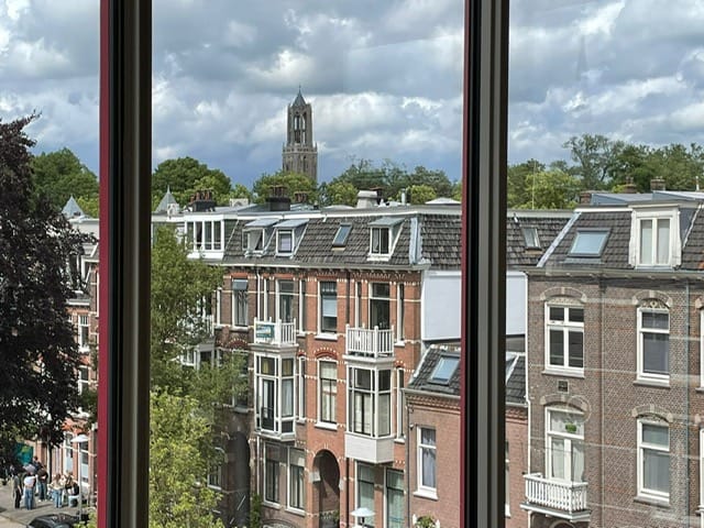 Bright Corner Apartment with Panoramic City and Dom Tower Views in Central Utrecht — 22