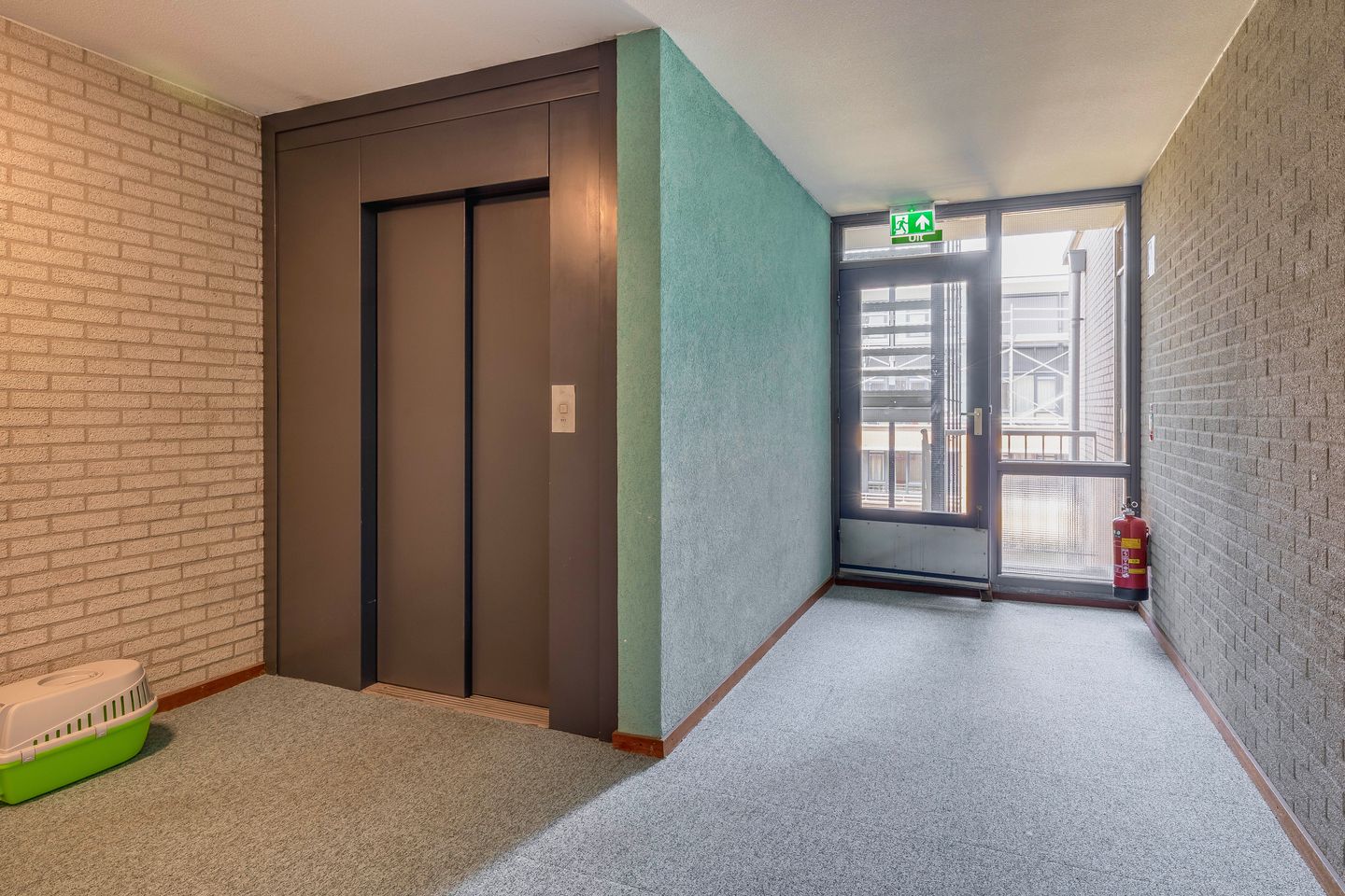 Bright Corner Apartment with Panoramic City and Dom Tower Views in Central Utrecht — 10