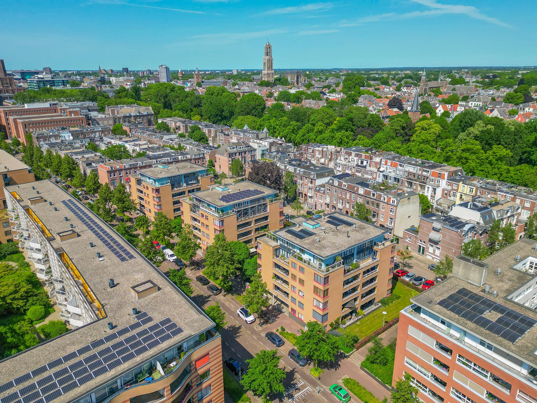 Bright Corner Apartment with Panoramic City and Dom Tower Views in Central Utrecht — 30