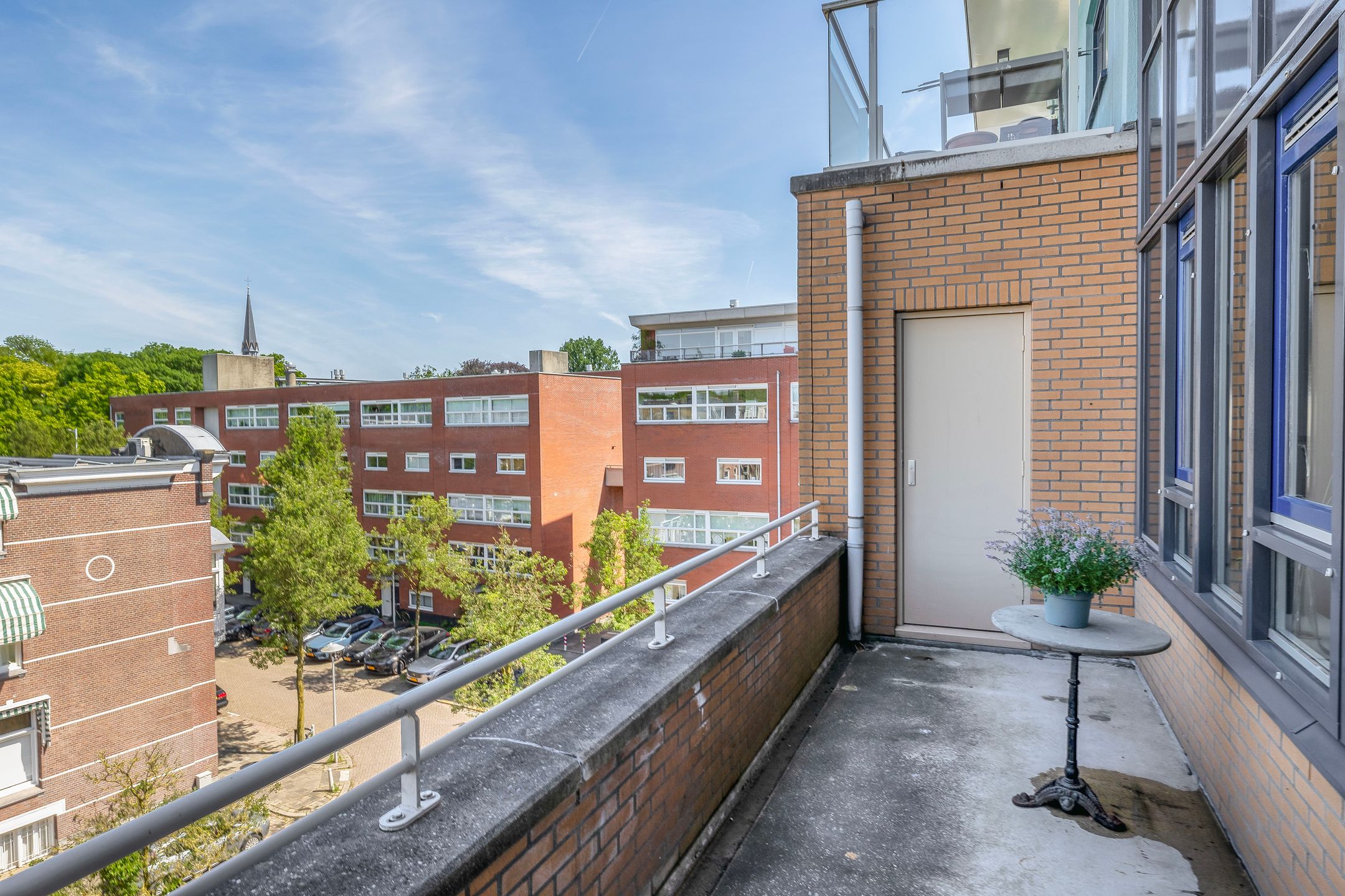 Bright Corner Apartment with Panoramic City and Dom Tower Views in Central Utrecht — 24