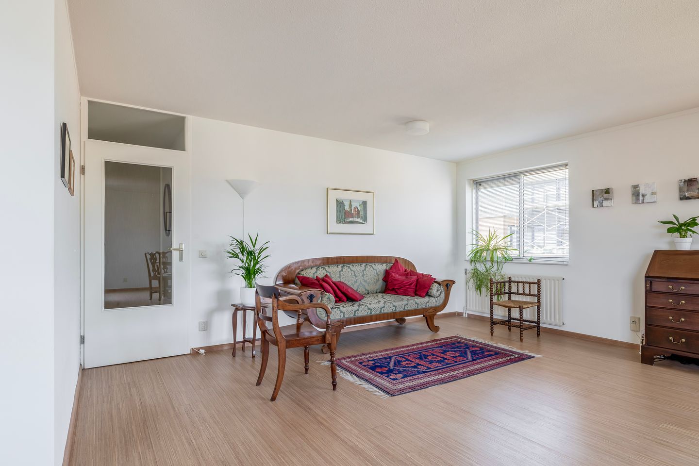 Bright Corner Apartment with Panoramic City and Dom Tower Views in Central Utrecht — 14