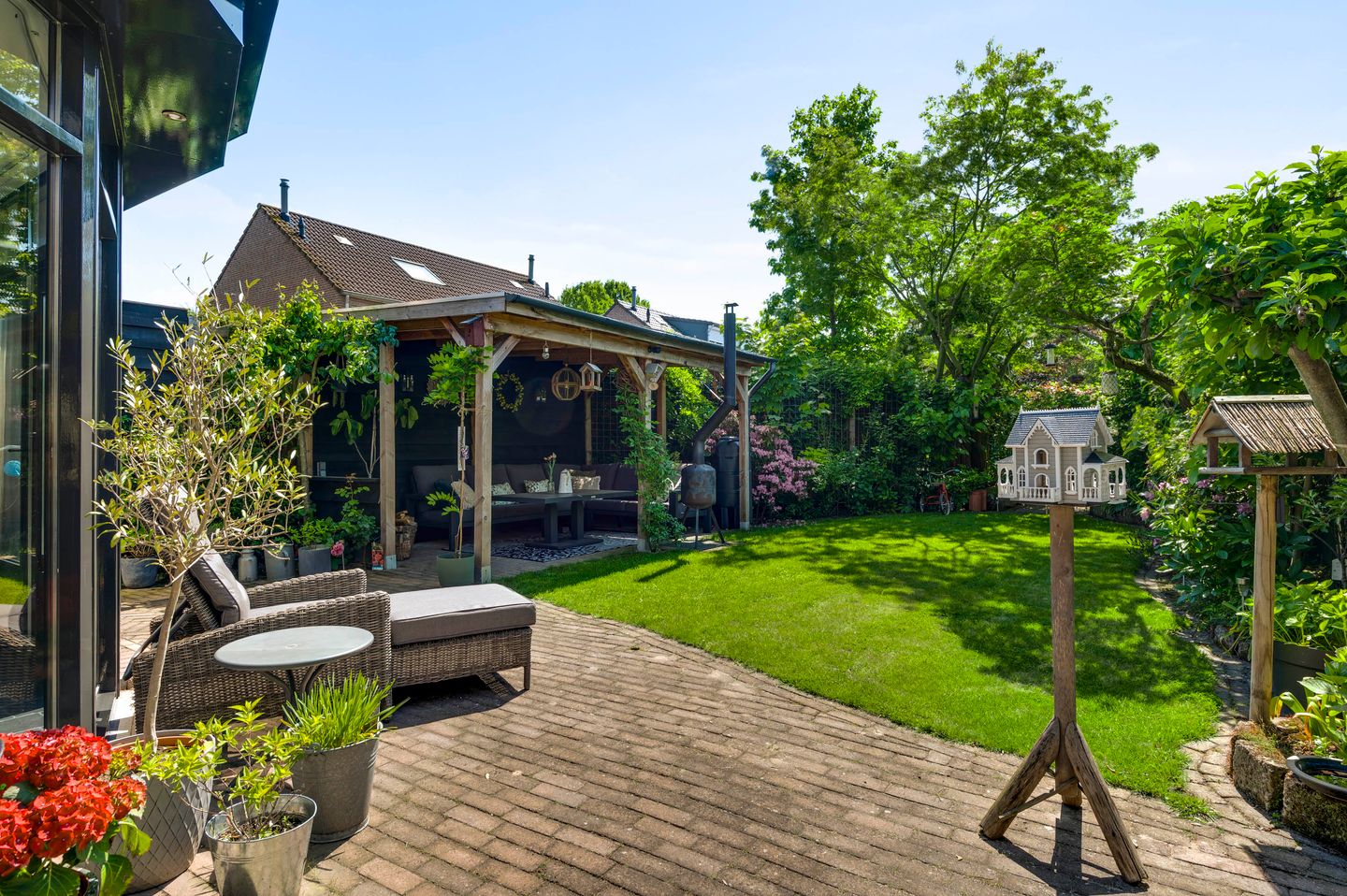 Spacious Semi-Detached Family Home with Luxury Kitchen and Private Garden in Boshoven — 35