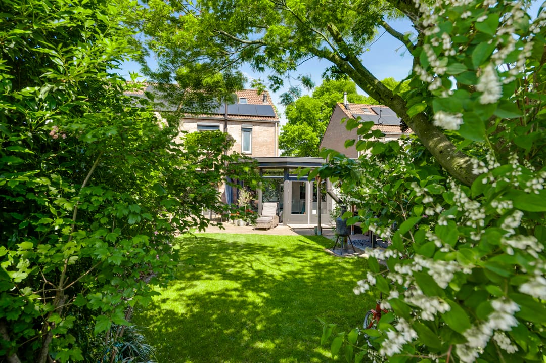 Spacious Semi-Detached Family Home with Luxury Kitchen and Private Garden in Boshoven — 41