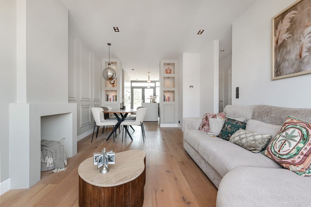 Luxury Renovated Apartment in Popular Bezuidenhout — 11