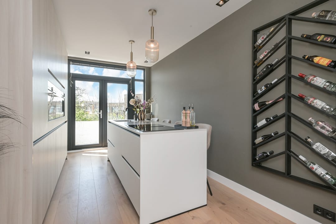 Luxury Renovated Apartment in Popular Bezuidenhout — 13
