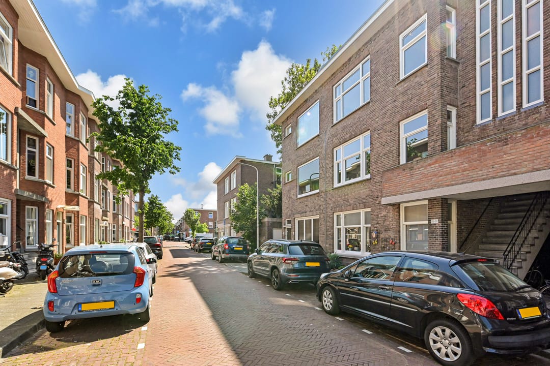 Luxury Renovated Apartment in Popular Bezuidenhout — 31