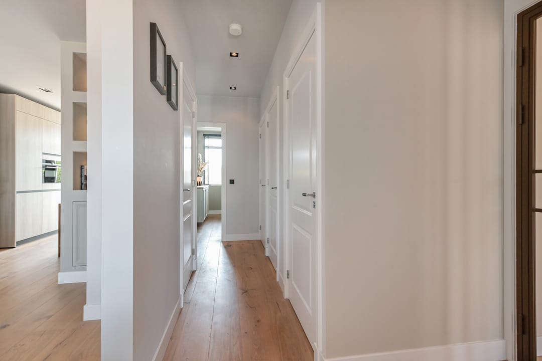 Luxury Renovated Apartment in Popular Bezuidenhout — 23