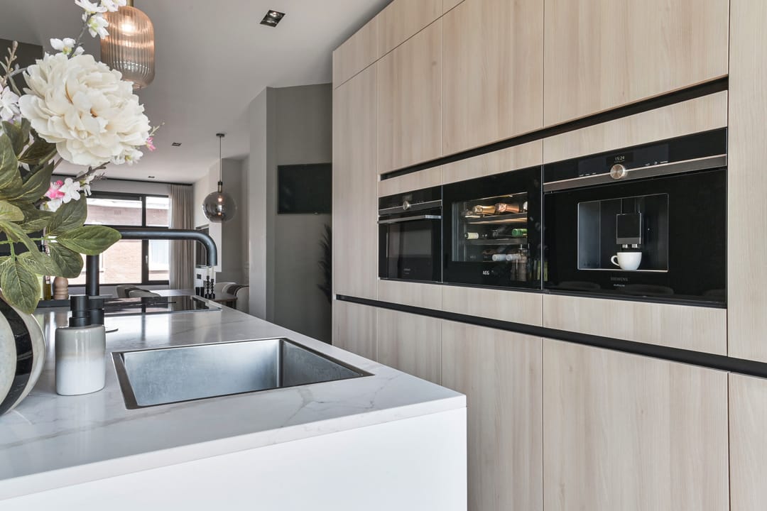 Luxury Renovated Apartment in Popular Bezuidenhout — 16