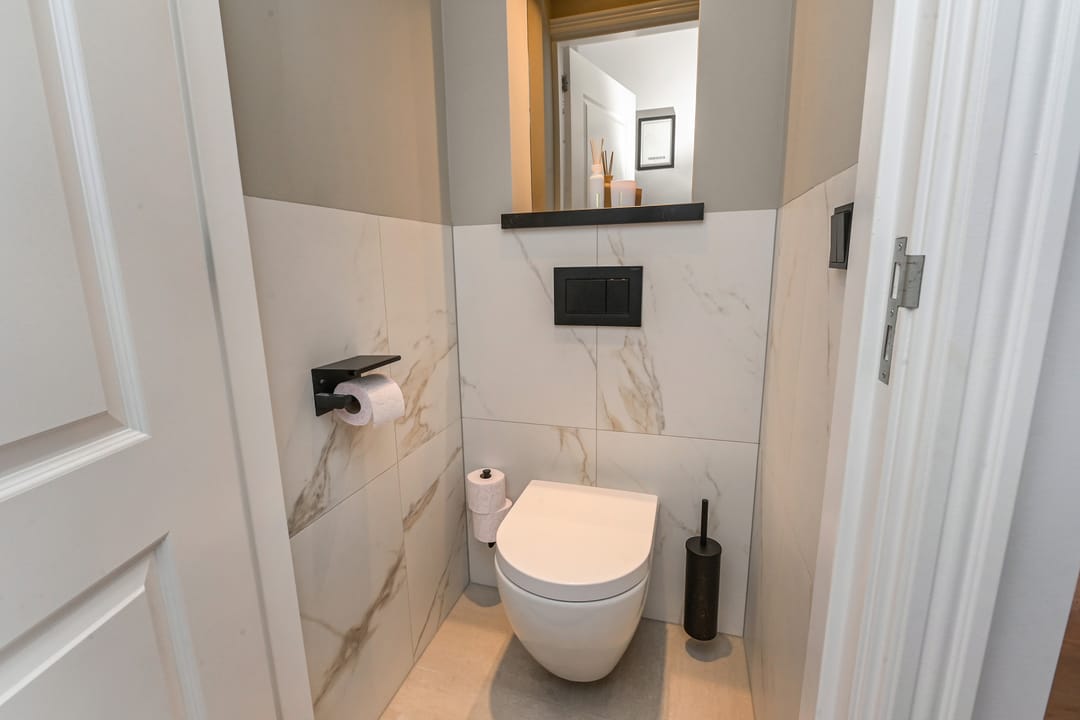 Luxury Renovated Apartment in Popular Bezuidenhout — 26