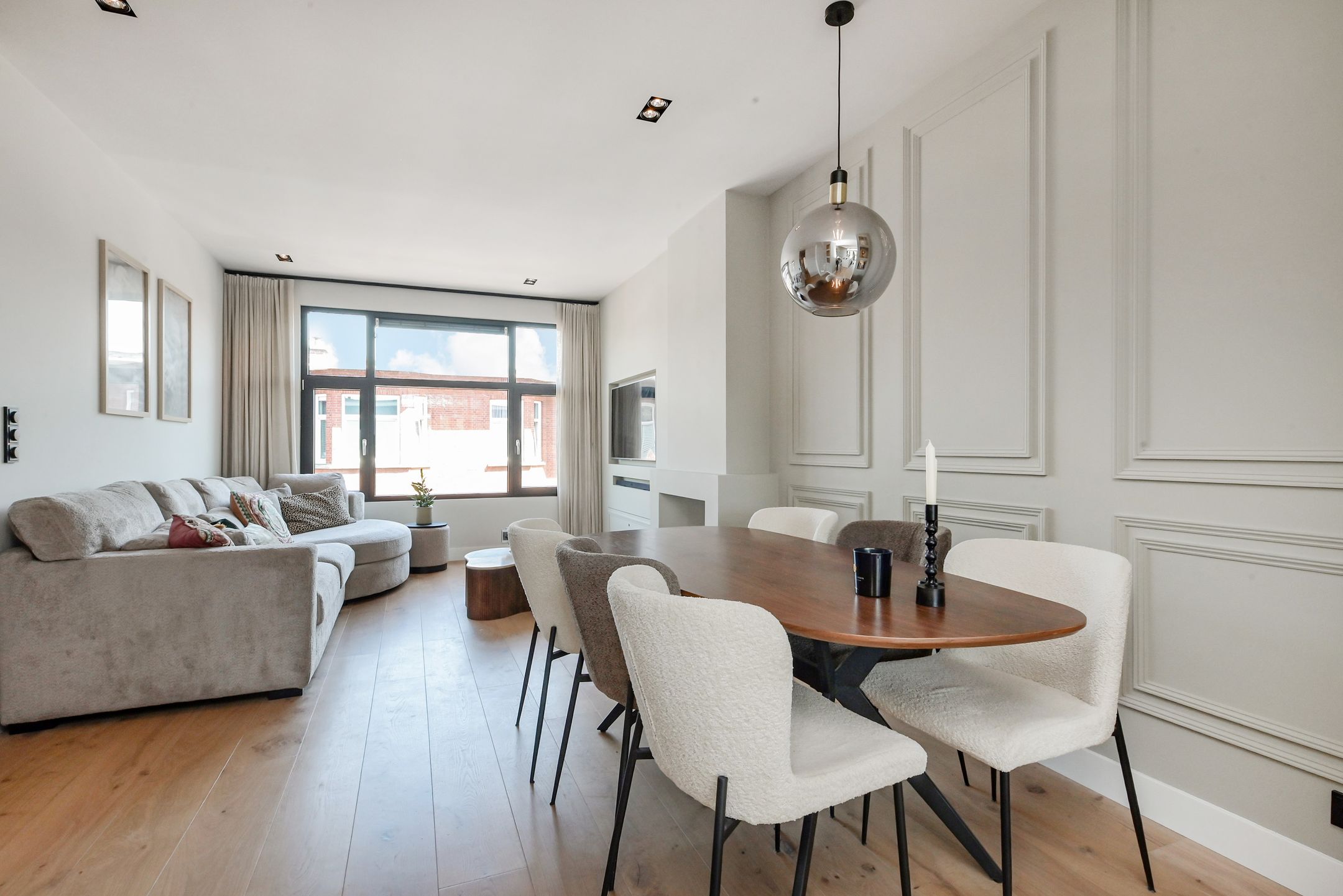 Luxury Renovated Apartment in Popular Bezuidenhout — 9