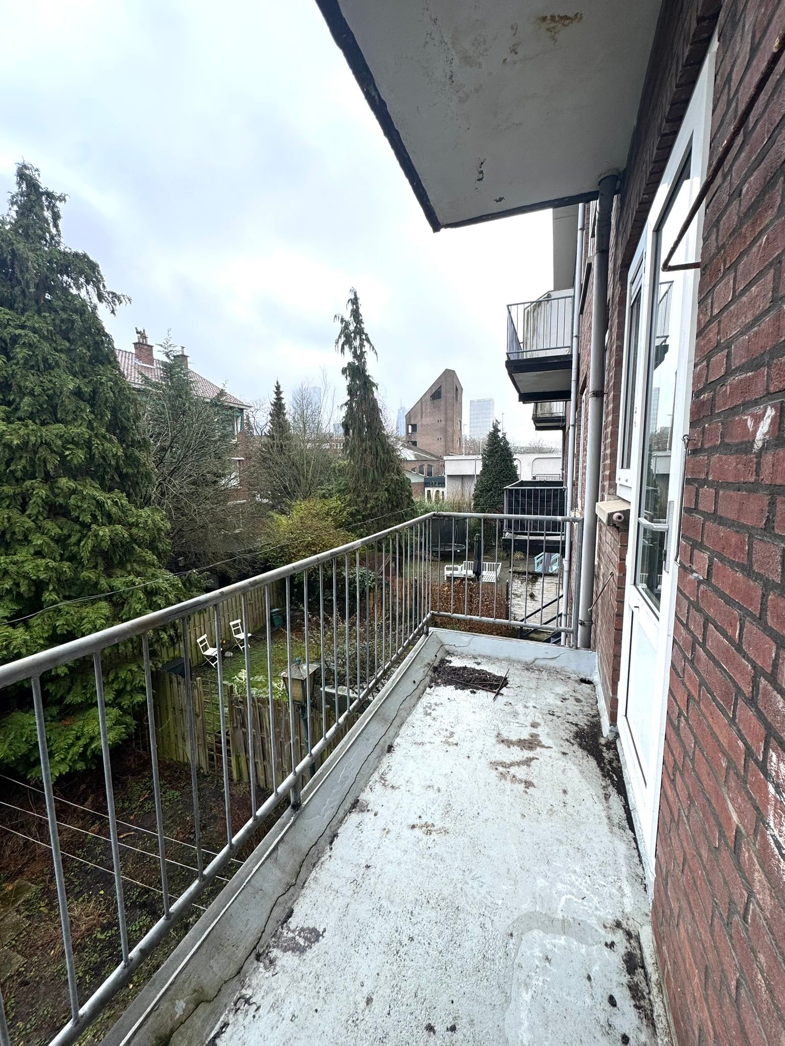 Spacious 4-Room Apartment with Two Balconies in Blijdorp, Rotterdam — 9