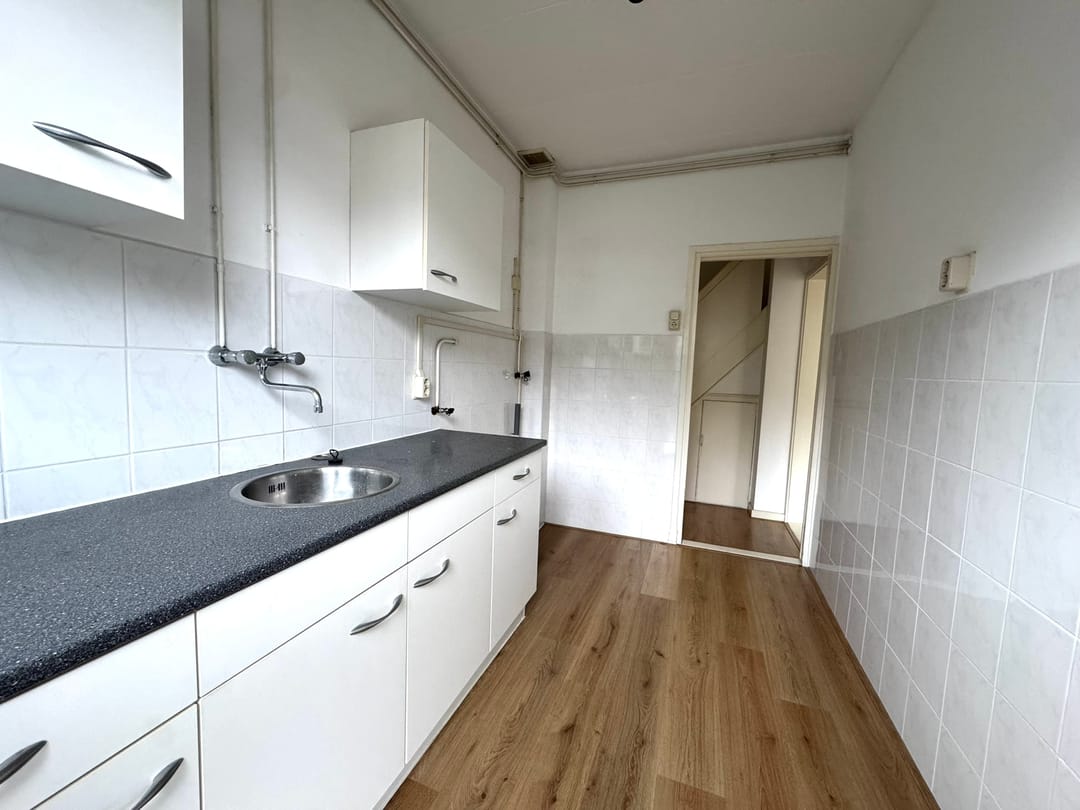 Spacious 4-Room Apartment with Two Balconies in Blijdorp, Rotterdam — 8