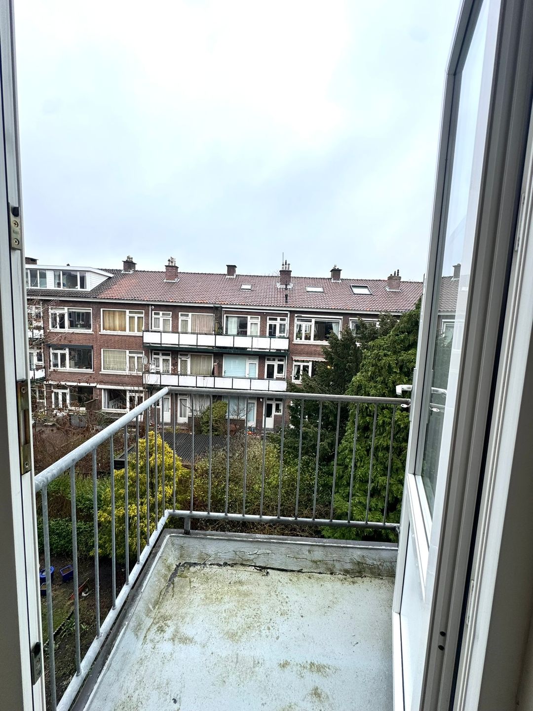 Spacious 4-Room Apartment with Two Balconies in Blijdorp, Rotterdam — 17