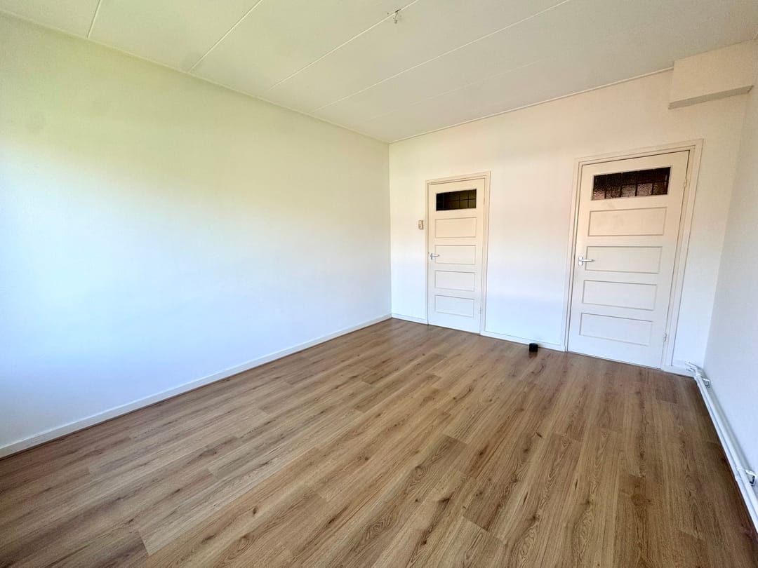 Spacious 4-Room Apartment with Two Balconies in Blijdorp, Rotterdam — 16