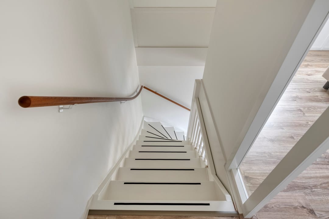Energy-Efficient Corner Home with Modern Finishes and Walk-In Closet — 31