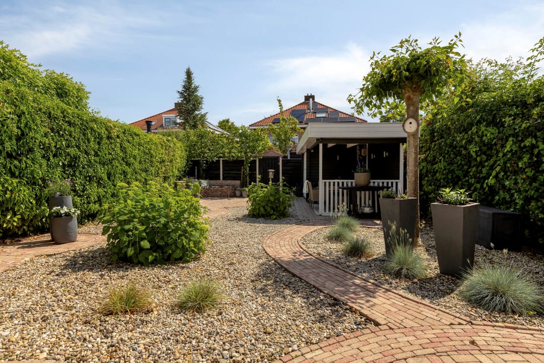 Spacious Semi-Detached Family Home with Private Office and Deep Garden — 31