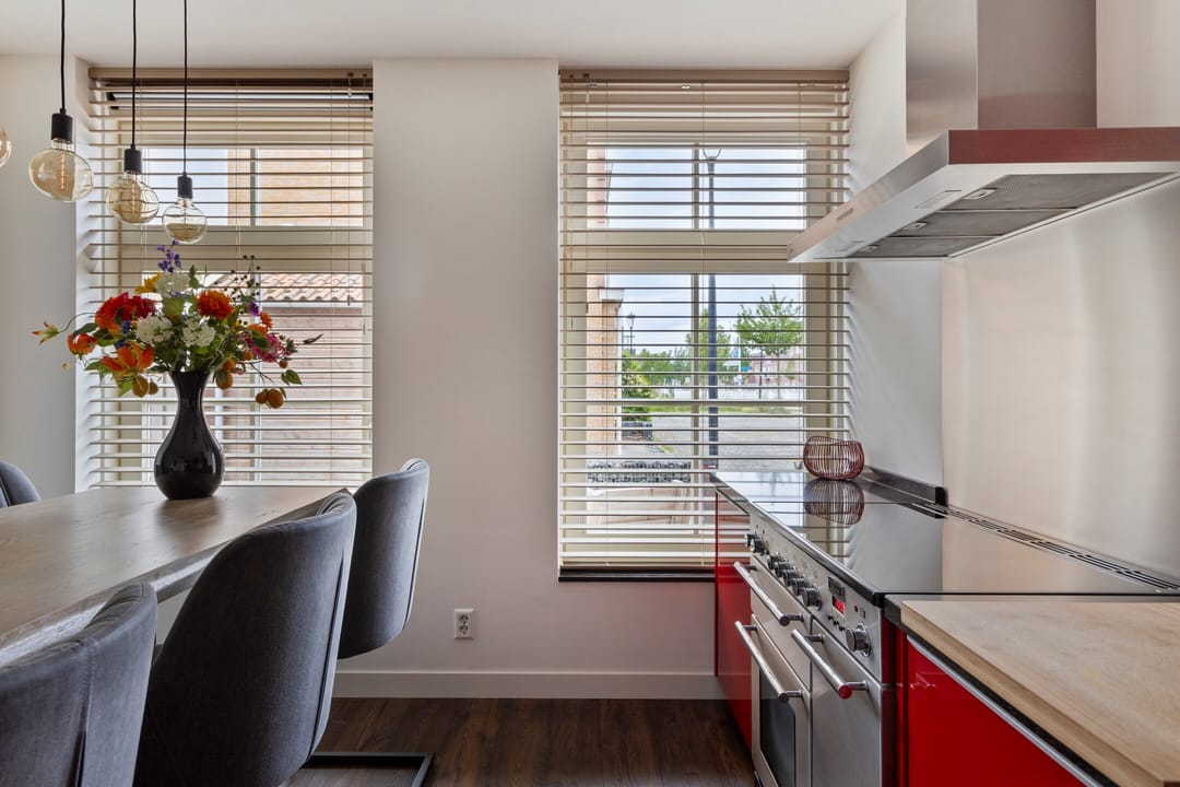 Energy-Efficient Corner Home with Modern Finishes and Walk-In Closet — 13