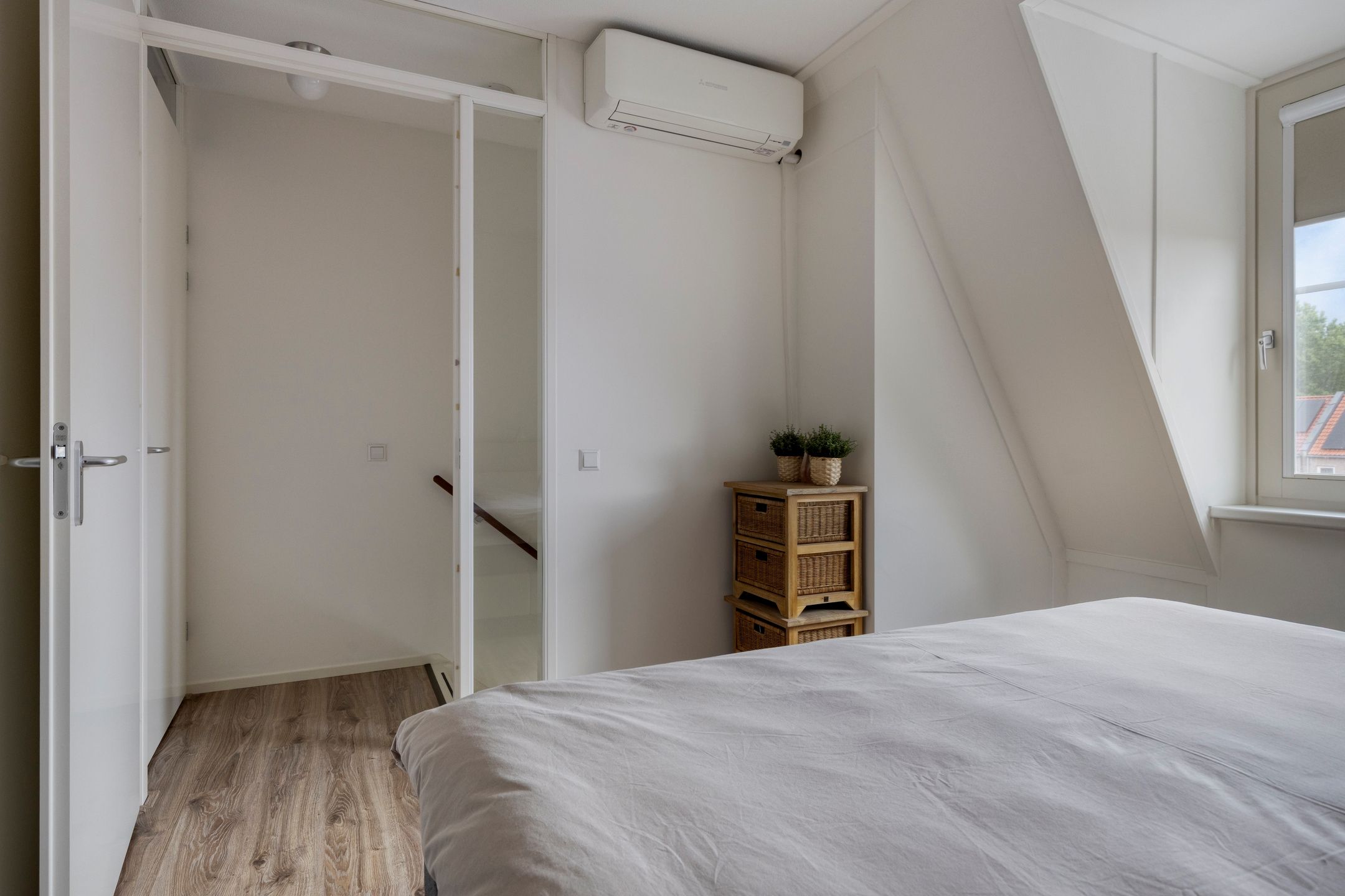 Energy-Efficient Corner Home with Modern Finishes and Walk-In Closet — 27