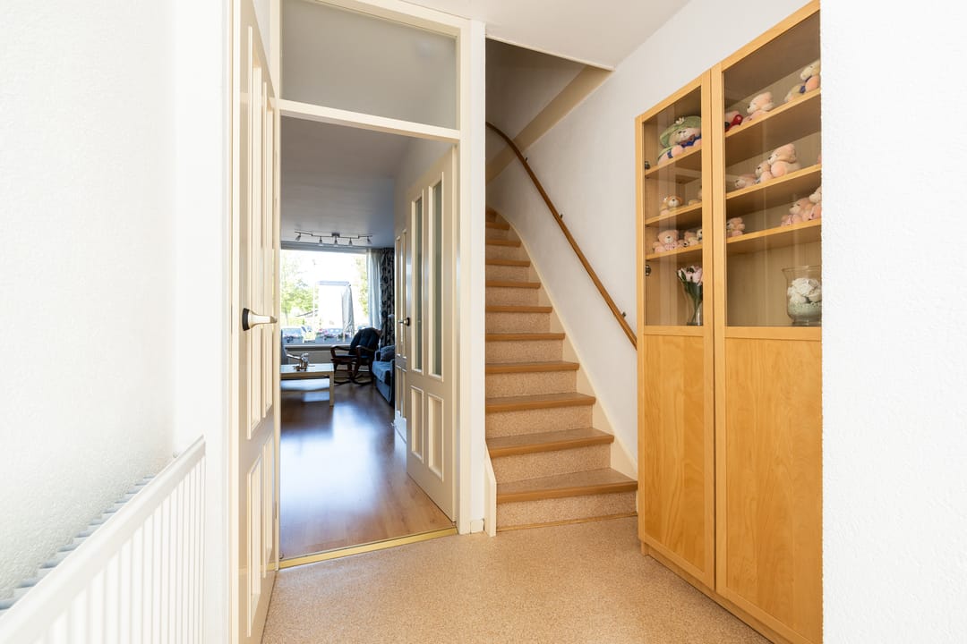 Spacious Terraced House with Four Bedrooms and Rooftop Terrace in Quiet Green Location — 16