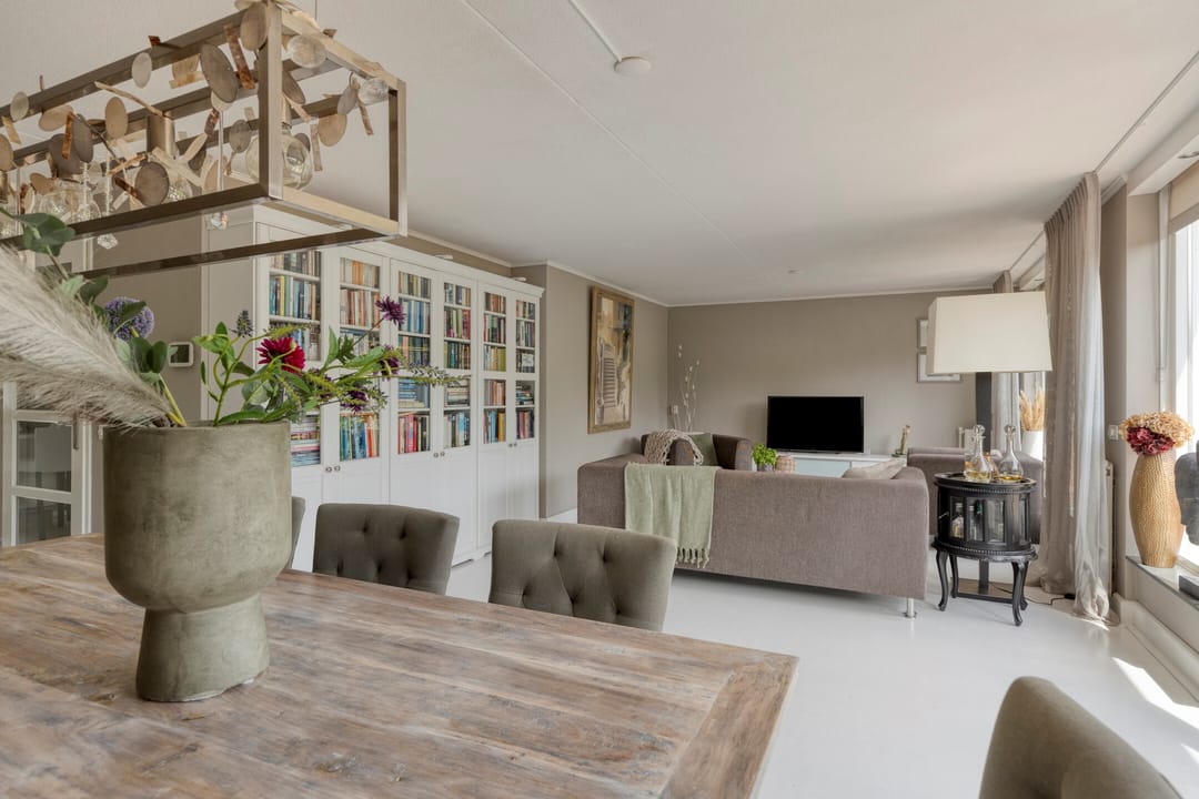 Spacious Semi-Detached Family Home with Private Office and Deep Garden — 17
