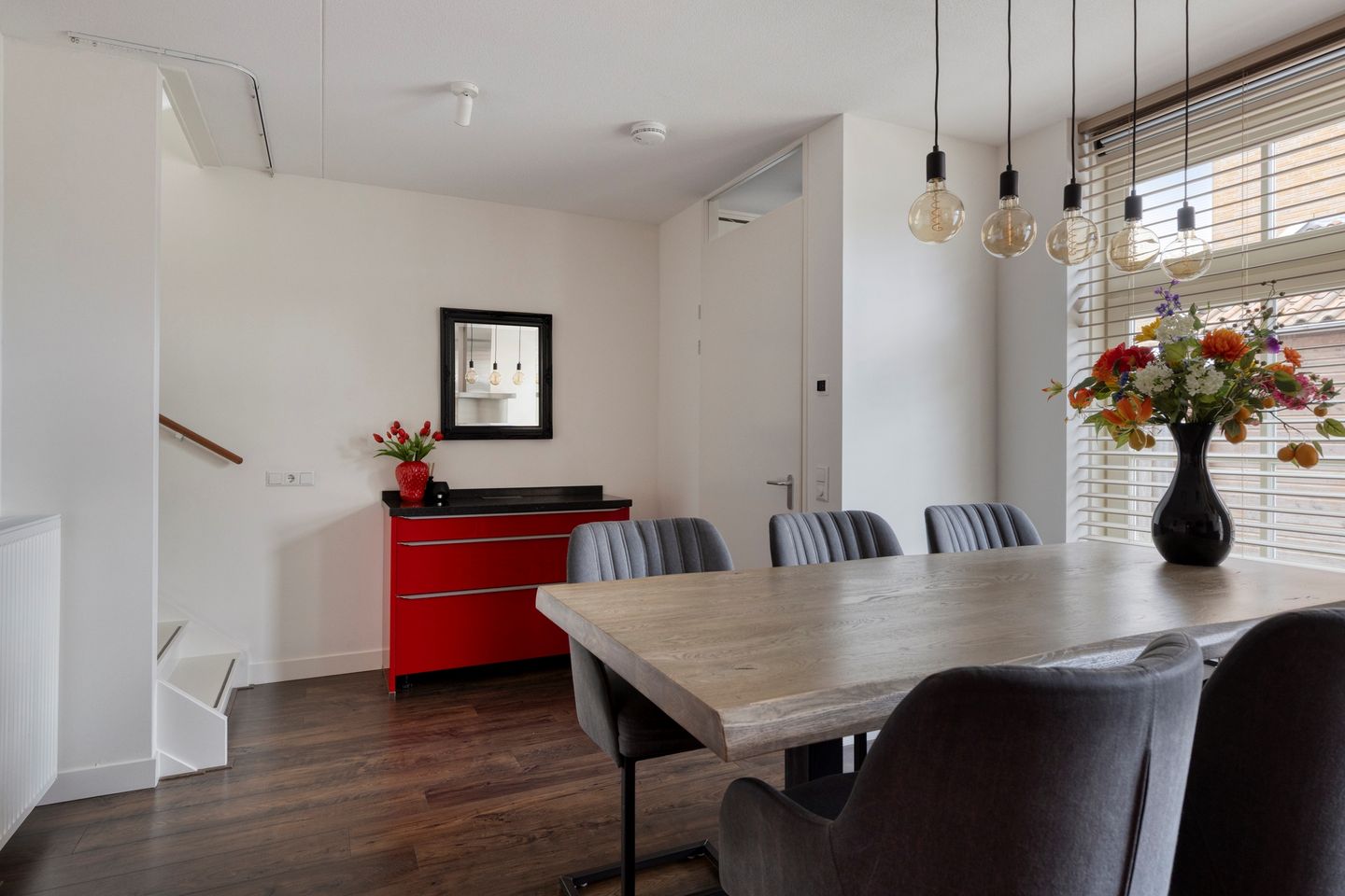 Energy-Efficient Corner Home with Modern Finishes and Walk-In Closet — 14