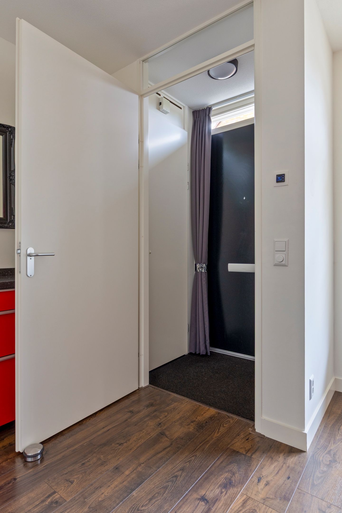 Energy-Efficient Corner Home with Modern Finishes and Walk-In Closet — 9