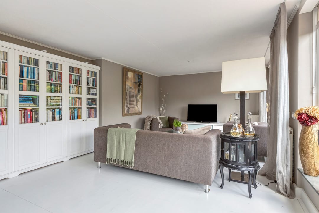 Spacious Semi-Detached Family Home with Private Office and Deep Garden — 13