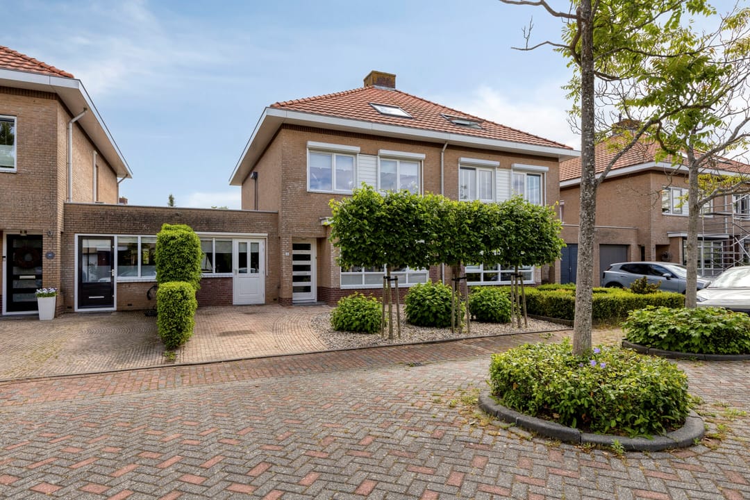 Spacious Semi-Detached Family Home with Private Office and Deep Garden — 7