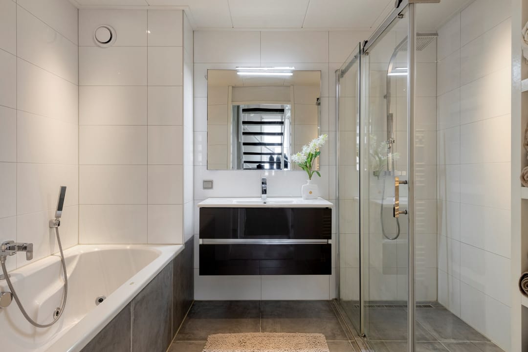Spacious Semi-Detached Family Home with Private Office and Deep Garden — 26