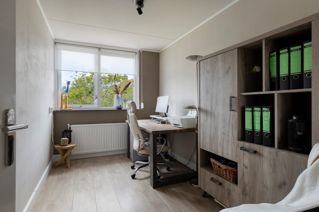 Spacious Semi-Detached Family Home with Private Office and Deep Garden — 23