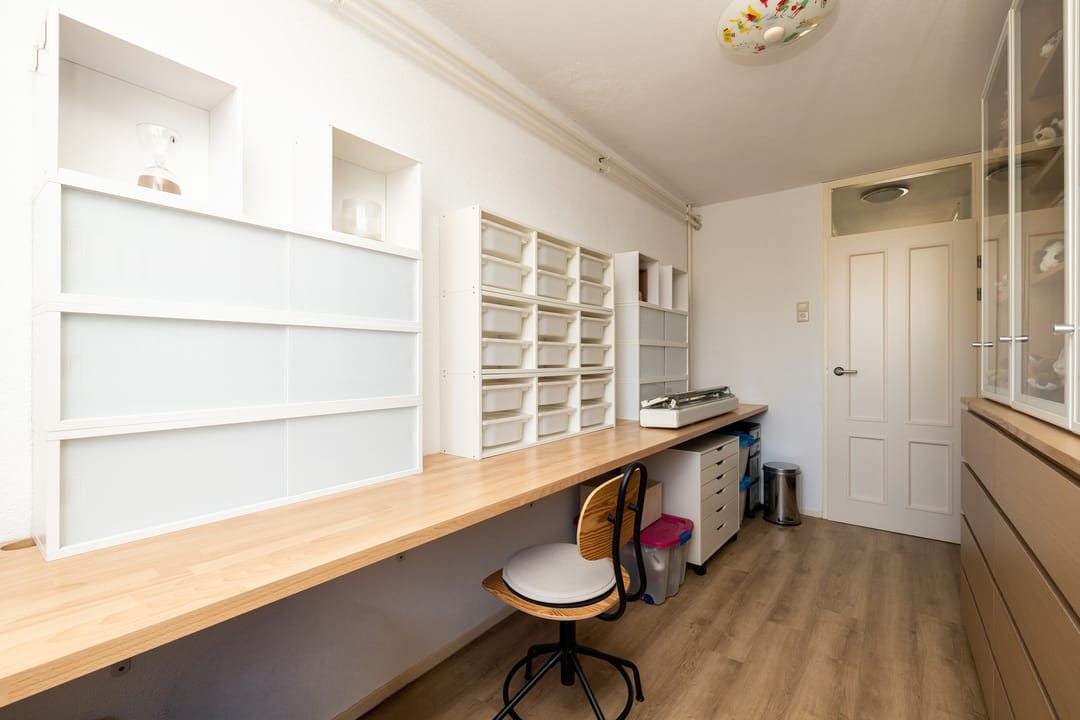 Spacious Terraced House with Four Bedrooms and Rooftop Terrace in Quiet Green Location — 31
