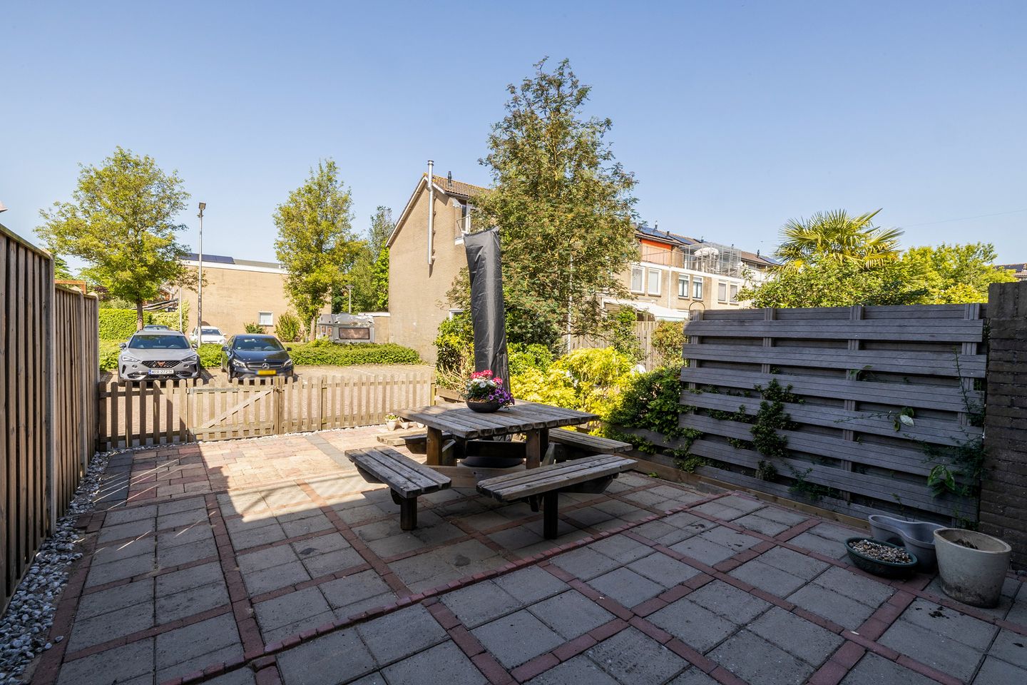 Spacious Terraced House with Four Bedrooms and Rooftop Terrace in Quiet Green Location — 50