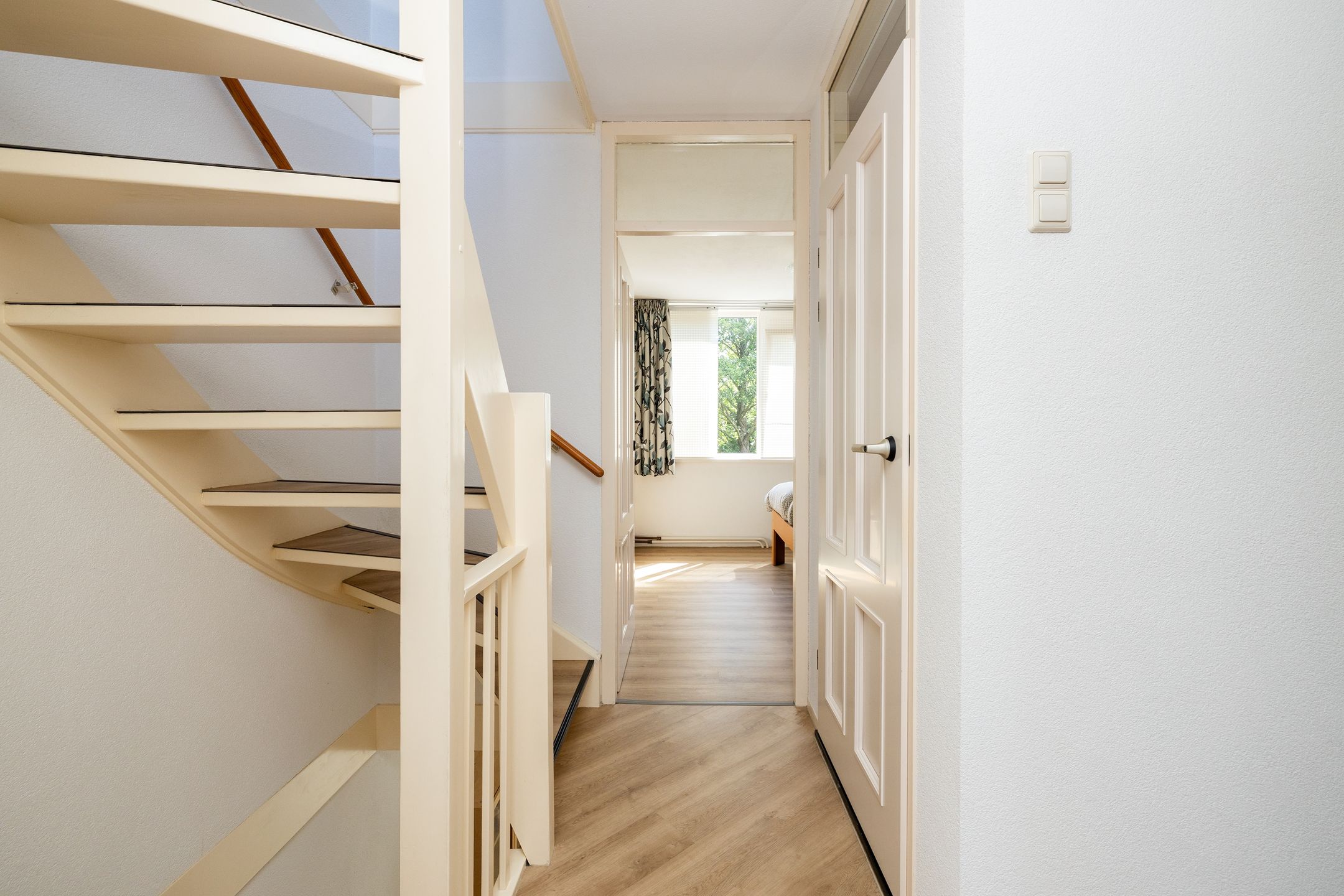 Spacious Terraced House with Four Bedrooms and Rooftop Terrace in Quiet Green Location — 24