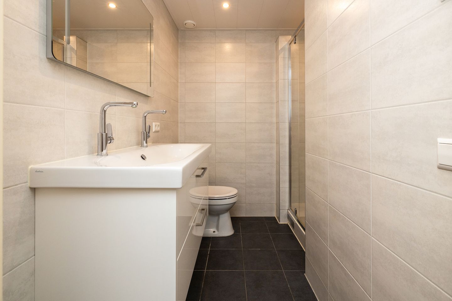 Spacious Terraced House with Four Bedrooms and Rooftop Terrace in Quiet Green Location — 34