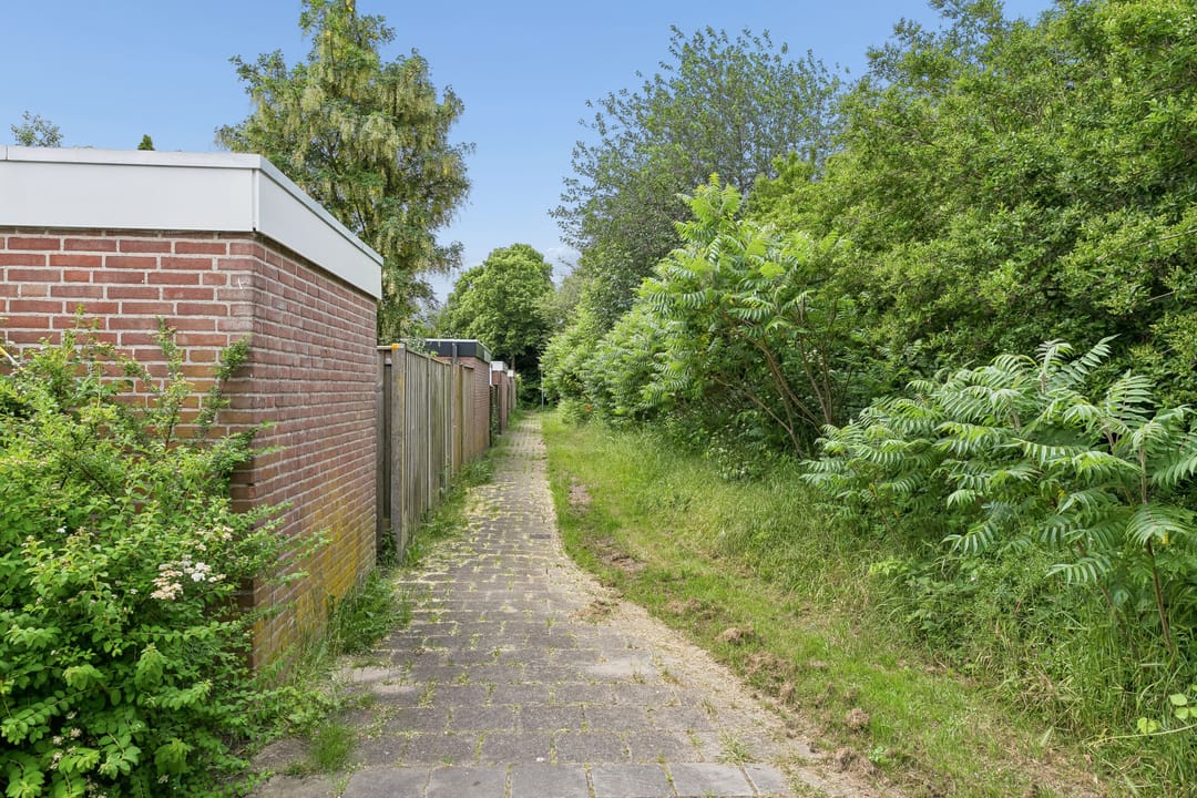 Terraced House in Almere with Energy Label A and Renovation Potential — 38