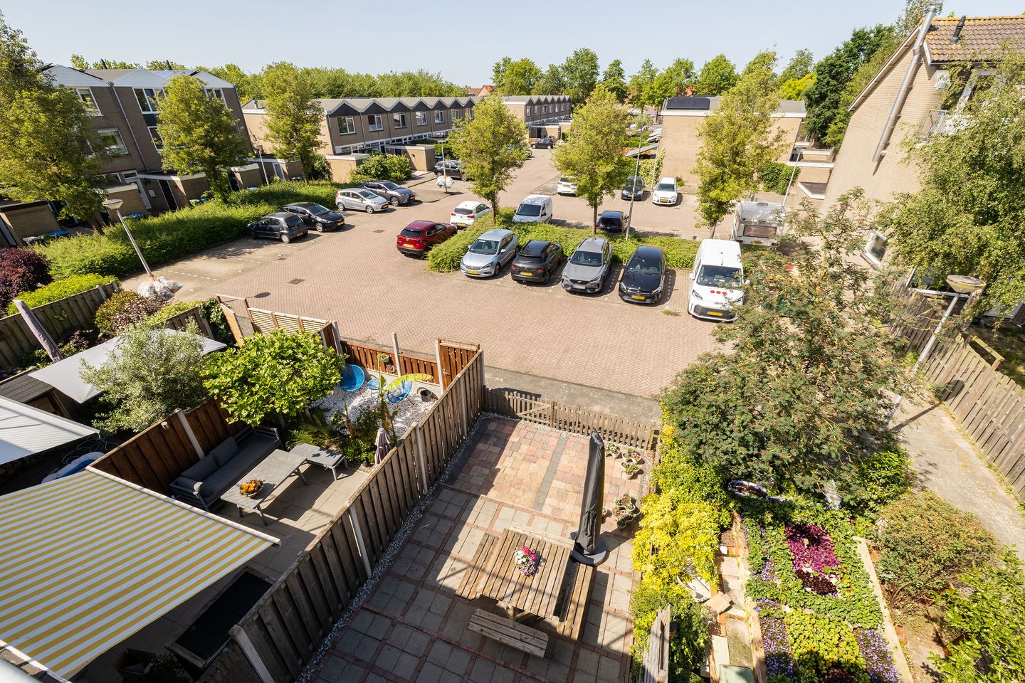 Spacious Terraced House with Four Bedrooms and Rooftop Terrace in Quiet Green Location — 49