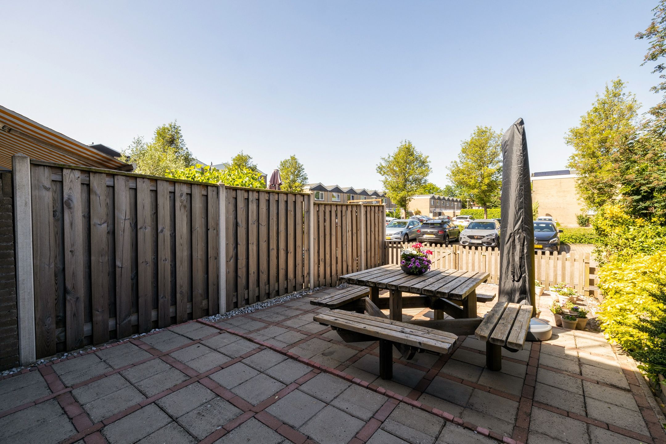 Spacious Terraced House with Four Bedrooms and Rooftop Terrace in Quiet Green Location — 51