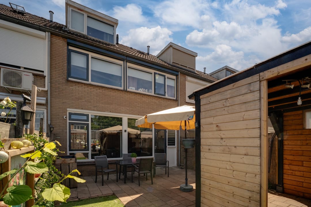 Spacious Energy Label A Terraced Home in Quiet Courtyard Setting — 16