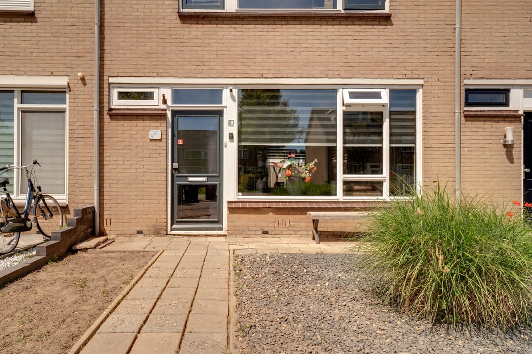 Spacious Energy Label A Terraced Home in Quiet Courtyard Setting — 31