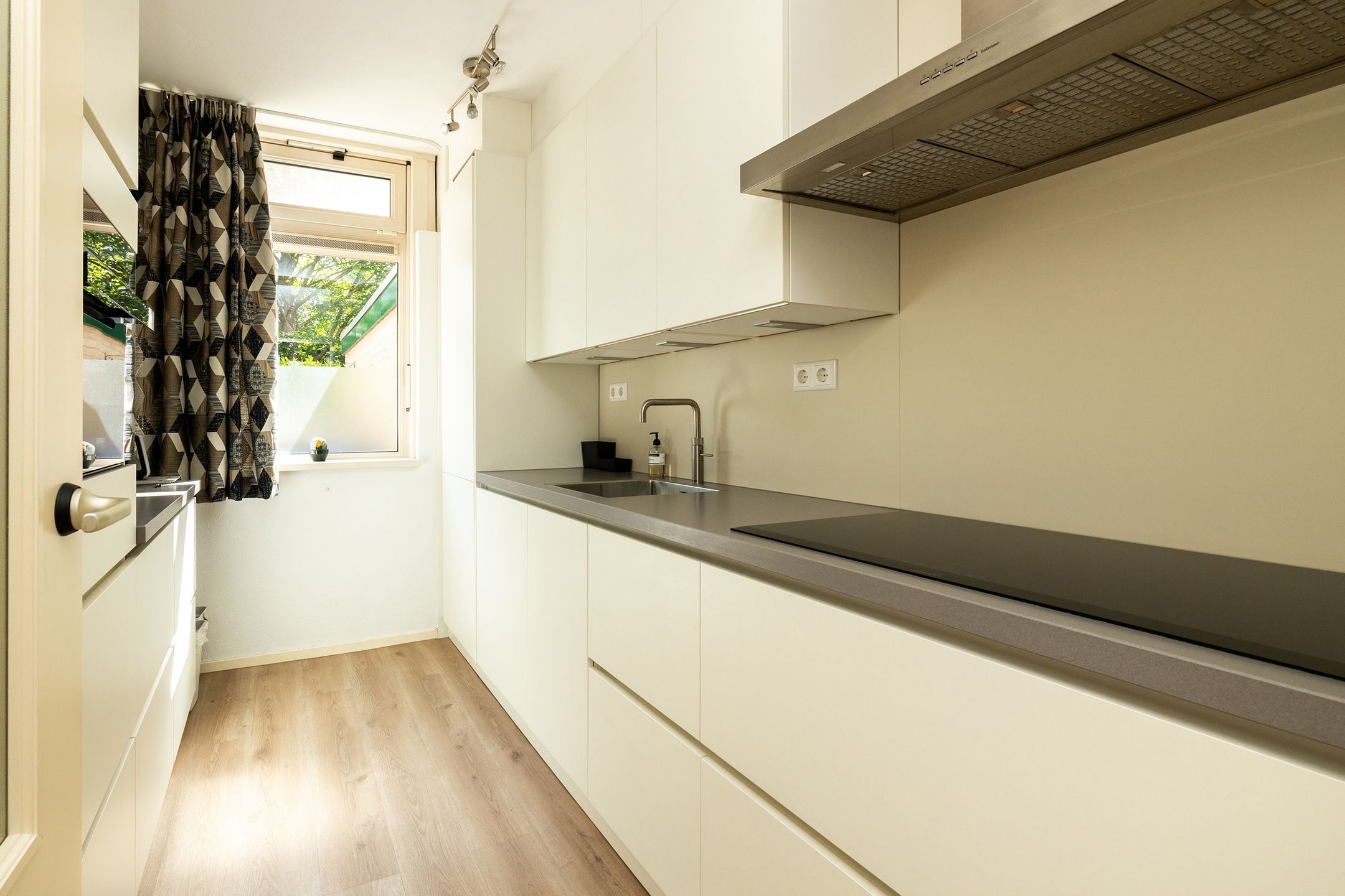 Photo 21 of Van der Heijdenstraat 59