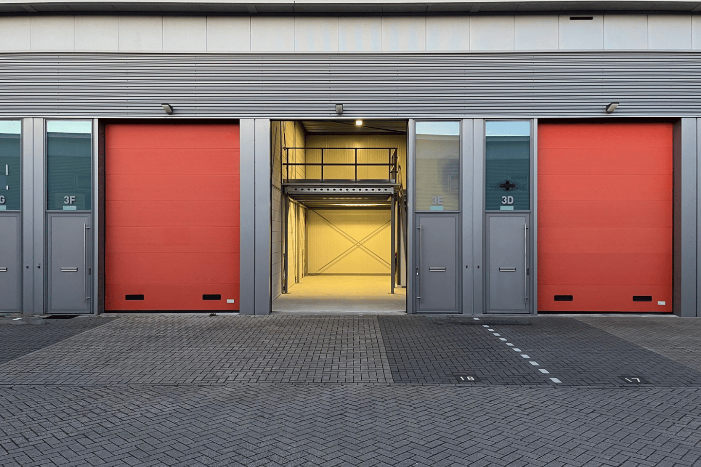 View photo 3 of Edisonstraat 3-E