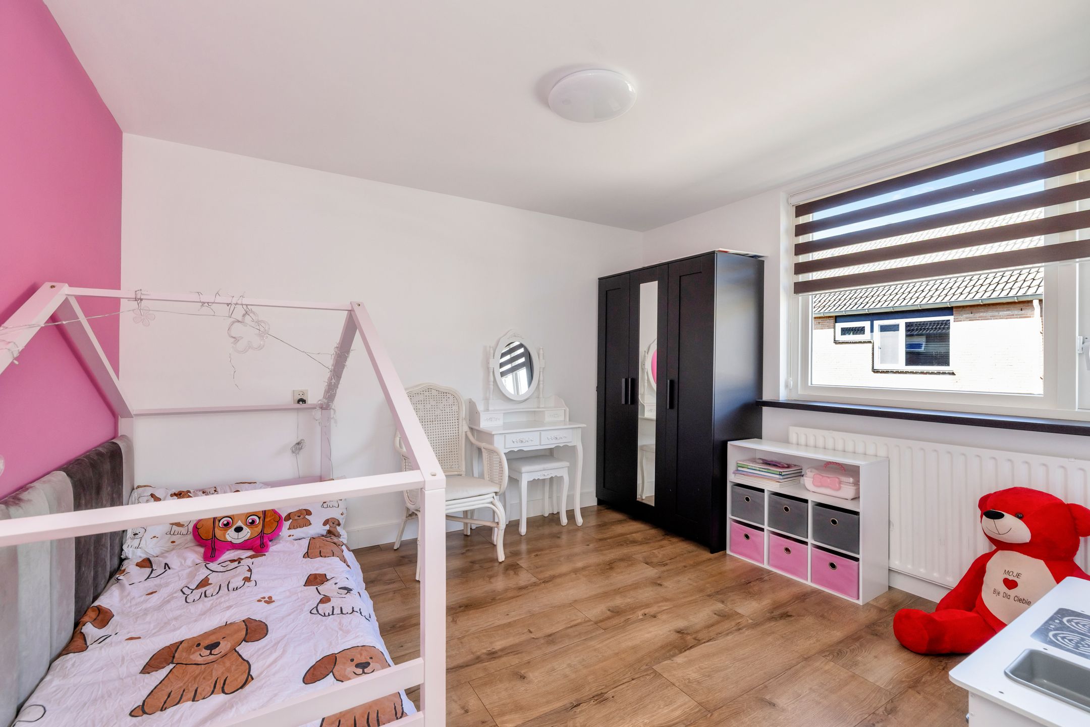 Comfortable Family Home with Solar Panels and Sunny Garden — 27