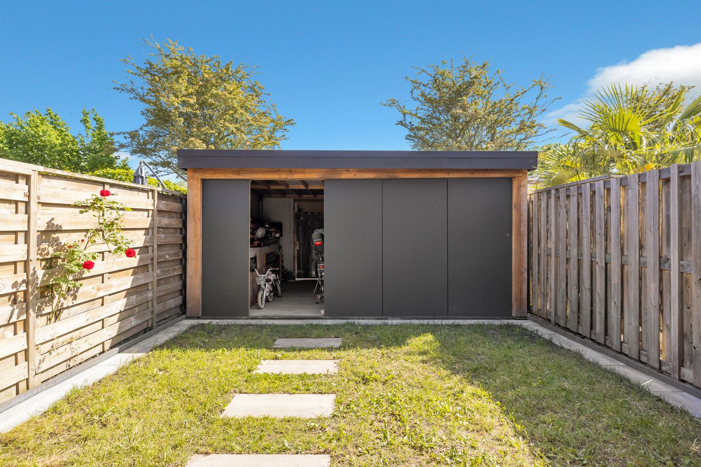 Comfortable Family Home with Solar Panels and Sunny Garden — 35